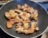 Foto del paso 1 de la receta Ensalada de canónigos, manzana, frutos secos y pollo con mostaza y miel 😋