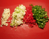 Foto del paso 3 de la receta: Champiñones rellenos de sofrito, y calabacines con aceite de ajos y pereji