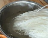 Hình bước làm 2 của món Miến Xào Cua