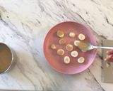 A picture of step 2 of 🥜🥥🍌 Peanut butter, coconut and banana bites.