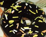 A picture of step 3 of Chocolate treat donut.