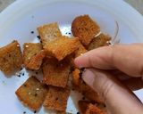 A picture of step 3 of Sesame Croutons.