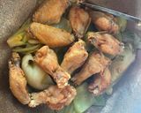 รูปขั้นตอนการทำที่ 3 ของ ปีกไก่ผัดเกี้ยมฉ่าย By แม่บ้าน