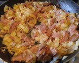 Foto del paso 5 de la receta: Arepa🫓con🧀🍯chori-queso🥯🥓🧅