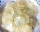 A picture of step 1 of White Prawn Crackers.