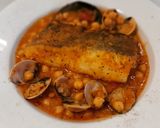 Foto del paso 10 de la receta: Cazuela de bacalao y almejas con garbanzos