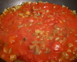 Foto del paso 3 de la receta: Pisto de tomate y pimiento con huevo cocido