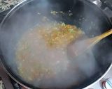Foto del paso 13 de la receta Sopa de marisco congelado y fresco con fondo de cebolletas