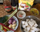 Foto langkah ke 1 dari resep Pad Tofu Takrai (Stir-fried Tofu with Lemongrass) 🇹🇭.