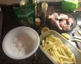 Foto del paso 1 de la receta: Pollo crocante con papas al orégano