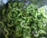 Foto langkah ke 1 dari resep Tumis Pare Telor.