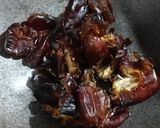 A picture of step 1 of Dates Amla Chutney.