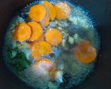 Foto langkah ke 2 dari resep Bening Oyong Bumbu Iris.