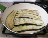 Foto del paso 7 de la receta: Lasaña de pescado con berenjenas y tomates