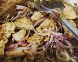 A picture of step 3 of Chicken Pan Fried Noddles.