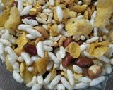 A picture of step 1 of Namkeen bhel.