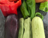 Foto del paso 1 de la receta: Arroz seco de verduras (calabacín, berenjena 🍆 pimientos 🫑...y pollo al ajillo