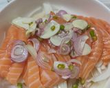 รูปขั้นตอนการทำที่ 2 ของ ยำแซลมอน แบบเลือกทำกินเอง