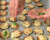 Foto del paso 6 de la receta: Minipizzas margarita de calabacín en freidora de aire