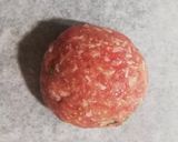 Foto del passaggio 3 della ricetta Polpette di carne al sugo con patate e piselli 🌷