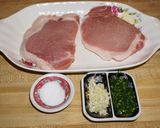 Foto del paso 1 de la receta: MEDALLONES DE LOMO DE CERDO A LA PLANCHA CON SALSA DE TOMATE FRESCA Y ESPÁRRAGOS ASADOS.JON STYLE