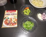 Foto langkah ke 1 dari resep Ayam Sambal goreng (bumbu instant).