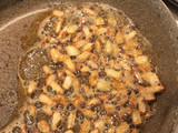 Puré de papa con mantequilla tostada y cebolla caramelizada