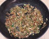 Pas rețetă Noodles cu somon afumat, dovlecei și morcov 5 fotografie