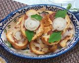 Hình bước làm 2 của món Bánh mì quết thịt phủ mì lá chiên