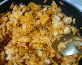รูปขั้นตอนการทำที่ 5 ของ ข้าวผัดกิมจิ:สะโพกไก่หั่นชิ้น