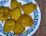 A picture of step 3 of Potato round pakoray.