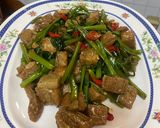 รูปขั้นตอนการทำที่ 4 ของ ผัดผักบุ้งใส่หมูกรอบเจ