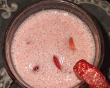 صورة لخطوة 1 من وصفة عصير الفراولة 🍓🍷