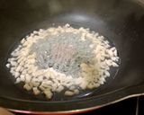 รูปขั้นตอนการทำที่ 1 ของ หมูผัดโหระพาพริกเผา