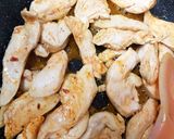 A picture of step 2 of My Sriracha flavoured Chicken on a Salad. 😗.