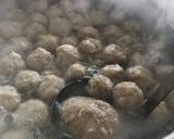 Foto langkah ke 3 dari resep Bakso Daging isi Telur & keju.