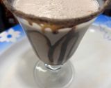 A picture of step 2 of Sharjah milkshake.