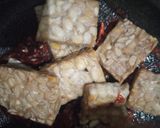 Foto langkah ke 5 dari resep Tempe Penyet Teri Sambal Mangga.