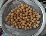 Foto del paso 1 de la receta: Curry de garbanzos con mango y pollo