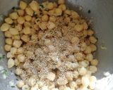 Une image de l'étape 3 de Salade de pois chiches au sésame.