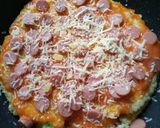 Foto langkah ke 5 dari resep Pizza nasi teflon Sederhana.