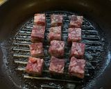 Foto langkah ke 10 dari resep Saikoro Beef Rice Bowl with Omelette.