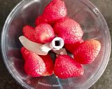 A picture of step 1 of Strawberry Yoghurt Breakfast Bowl.