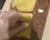 Foto langkah ke 4 dari resep Simple Garlic Bread.