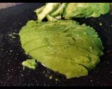 Foto del paso 2 de la receta Tostada de aguacate y huevo poché