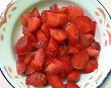 Foto langkah ke 1 dari resep 🍂 Korean Strawberry Milk.