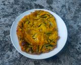 Foto langkah ke 3 dari resep Telur Dadar Daun Jeruk.