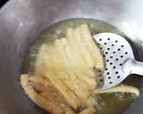 A picture of step 5 of Spicy Rava Fries.