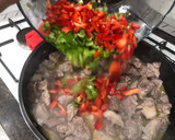 Foto del paso 2 de la receta: Cordero estofado a la jardinera