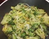 Foto del paso 2 de la receta: Merluza 🐟 diferente 🥦 y súper express!